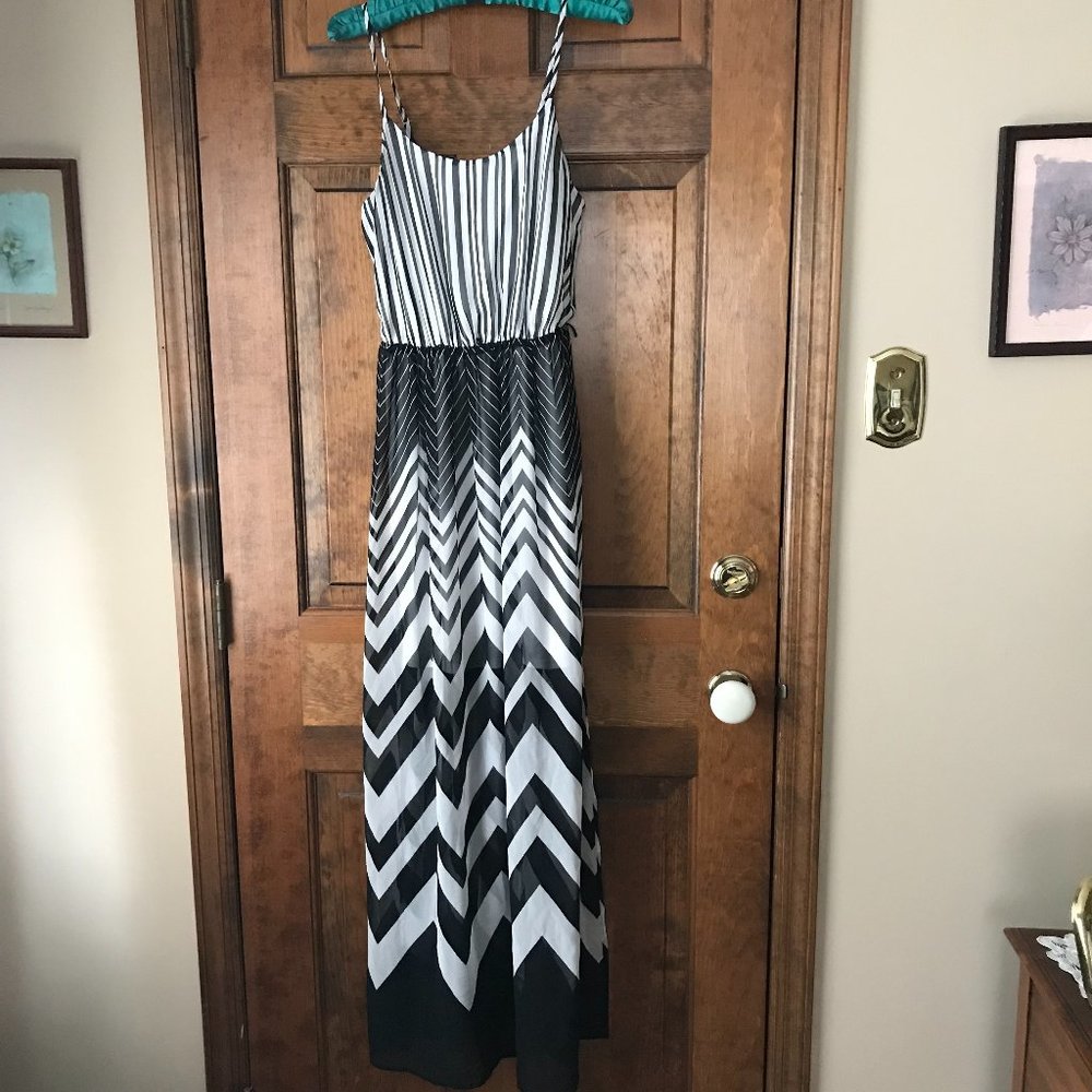 Candie's White/Black Stripes & Chevrons Maxi Dress Small